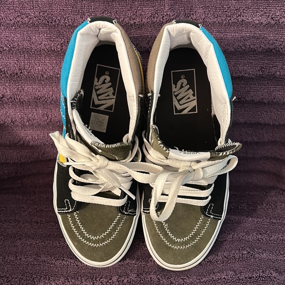 VANS - Picture 3 of 7